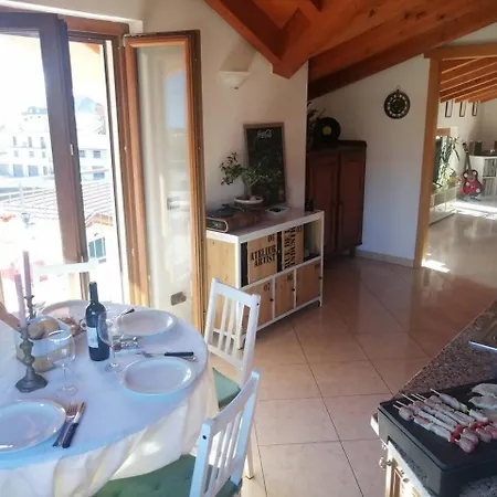 Apartament Art Music House 5 Minutes Walk Dongo