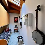 Apartment Art Music House 5 Minutes Walk Dongo