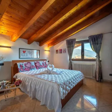 Apartment Art Music House 5 Minutes Walk Dongo